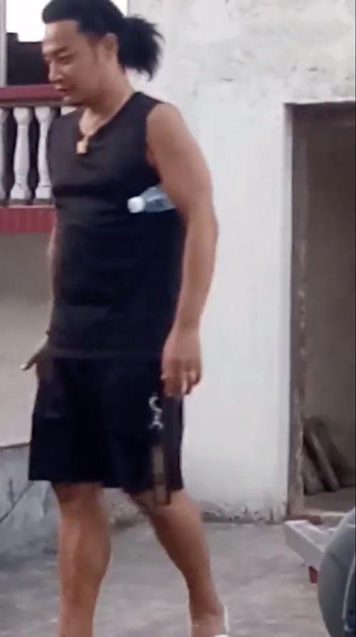 红色口罩爆料视频播放  第2张